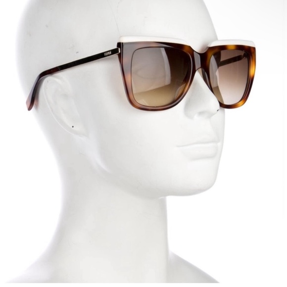 ❌SOLD❌ Fendi Sunglasses - Picture 4 of 6